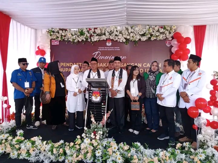 Bacalon Bupati Gogo-Helo Resmi Daftar Ke KPU, Ribuan Simpatisan Bacalon Penuhi Jalan Ahmad Yani