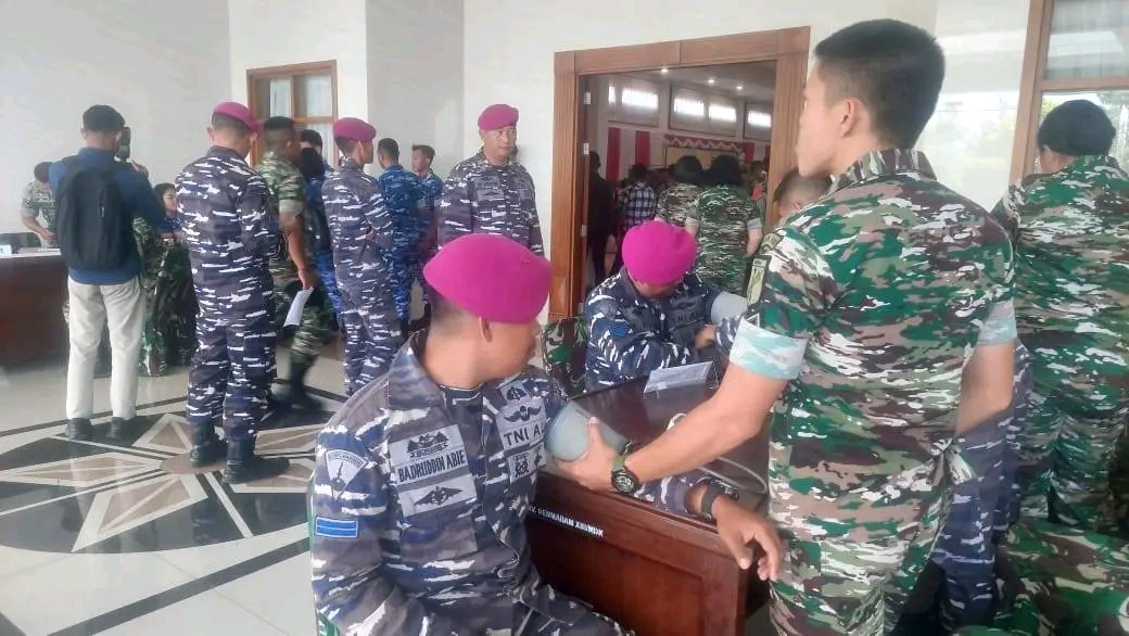 Prajurit Yonmarhanlan VIII Bitung Turut Serta Donor Darah, Memperingati HUT TNI ke 79 tahun 2024