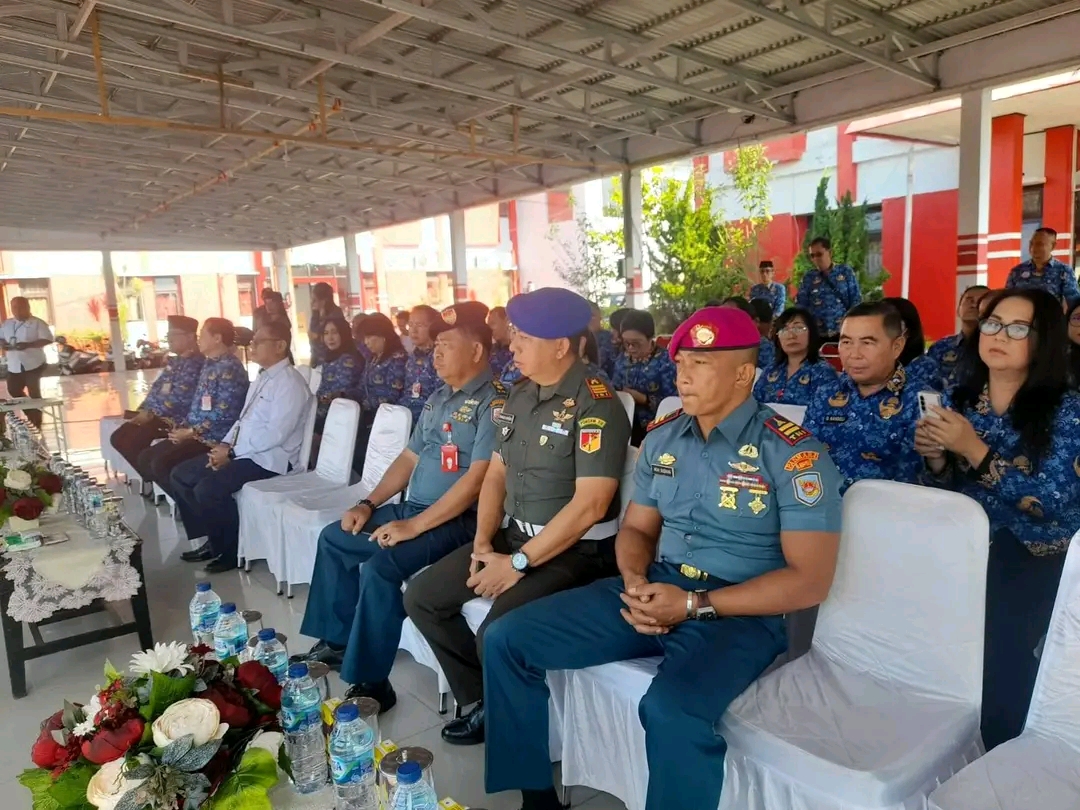 Perwira Yonmarhanlan VIII Bitung, Turut hadir pada Upacara Peringatan HUT Ke – 60 Provinsi Sulawesi Utara di Kota Bitung