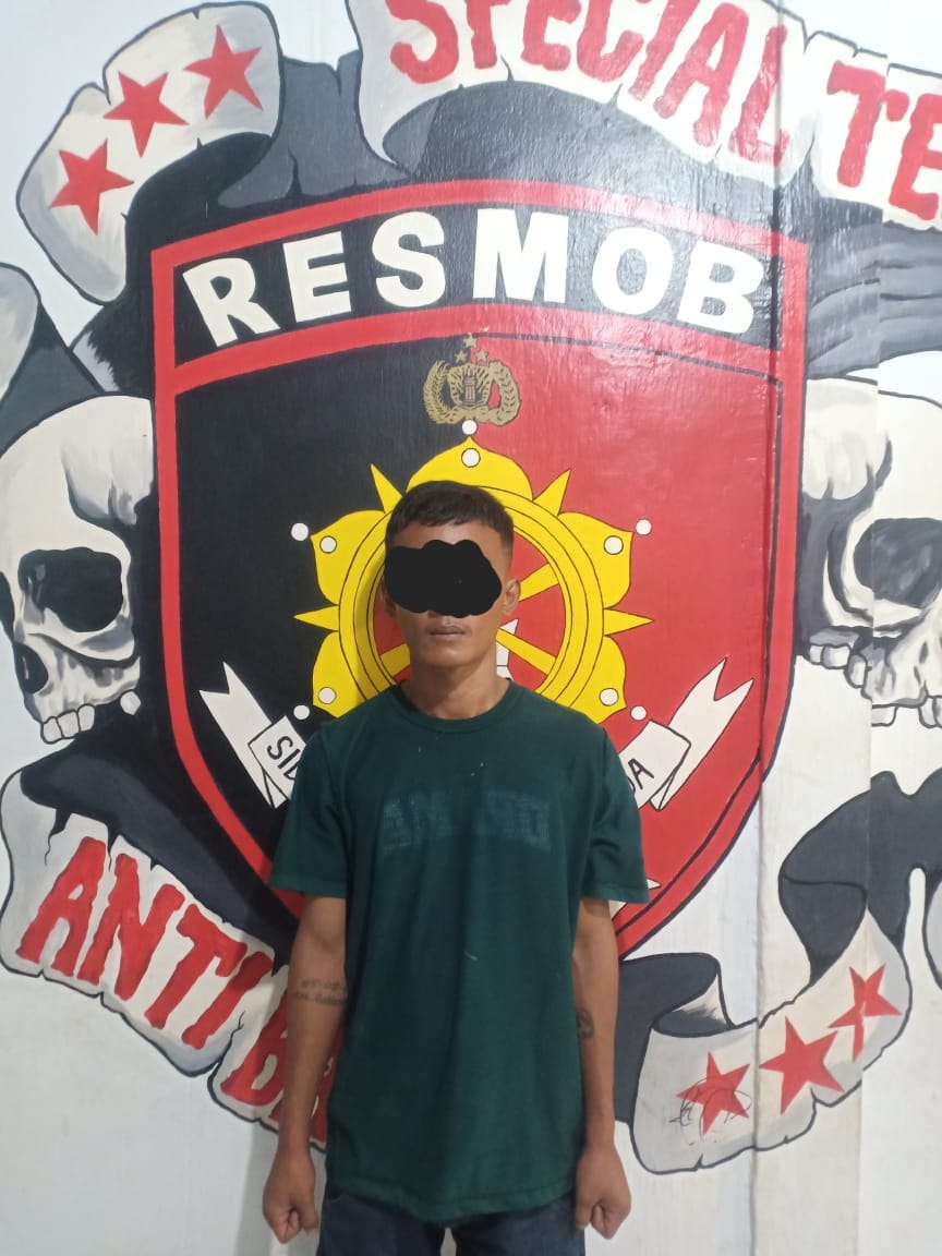 Sempat buron selama sebulan lelaki FGM (21 tahun) alias BAPU pelaku pencurian barang emas berhasil di ungkap dan ditangkap Team Resmob Polres Bitung
