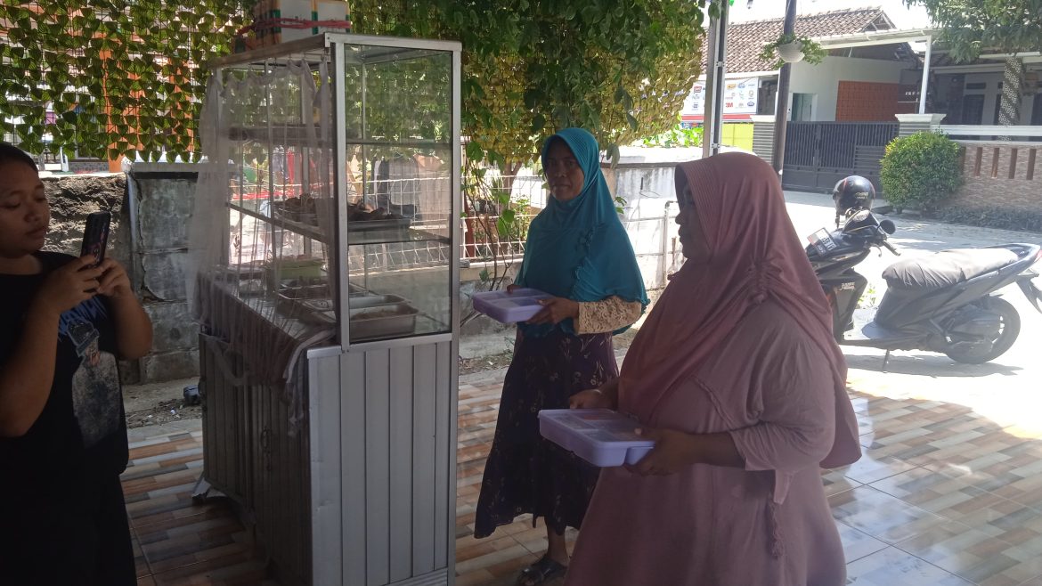Program bagi makanan atasi Stunting di desa Sindangsari