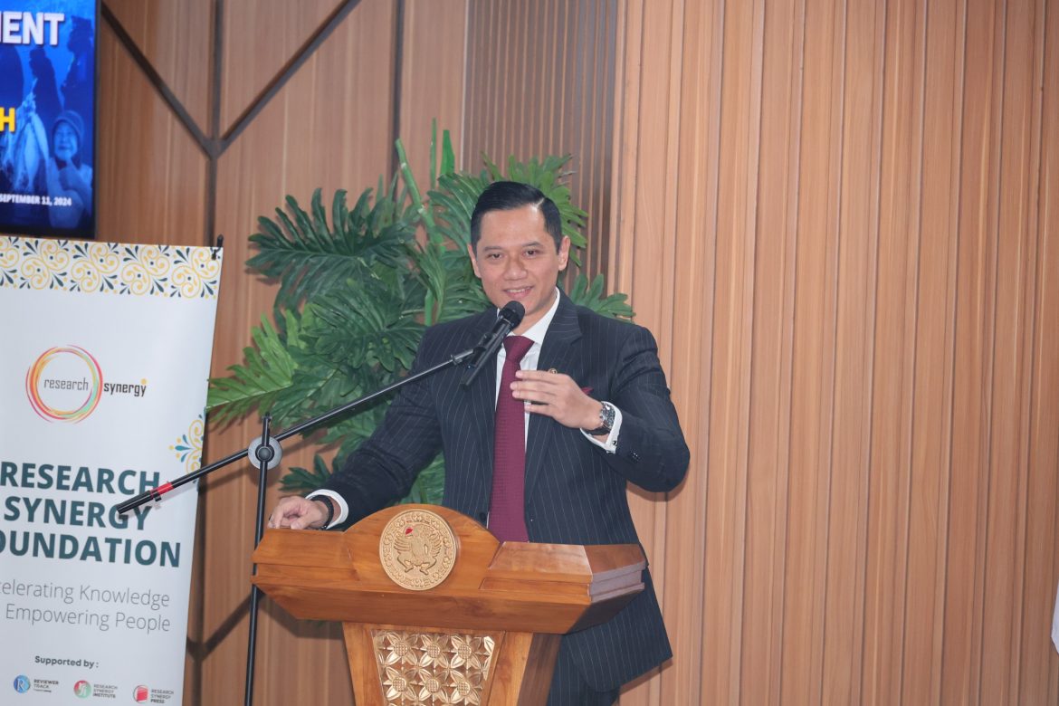 Jadi Pembicara pada Konferensi Internasional UNAIR, Menteri AHY Jelaskan Kontribusi Program Reforma Agraria dalam Pembangunan Berkelanjutan