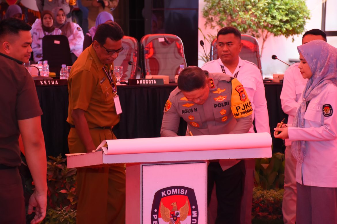 *Hadiri Deklarasi Kampanye Damai, Kapolda Sulteng : Semoga Pilkada 2024 Aman, Damai dan Kondusif*