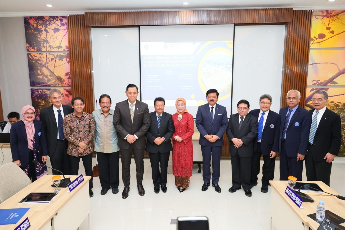Hadiri Ujian Terbuka Program Doktoral Dirjen PPTR, Menteri AHY: Pemangku Kebijakan Harus Dekat dengan Dunia Keilmuan