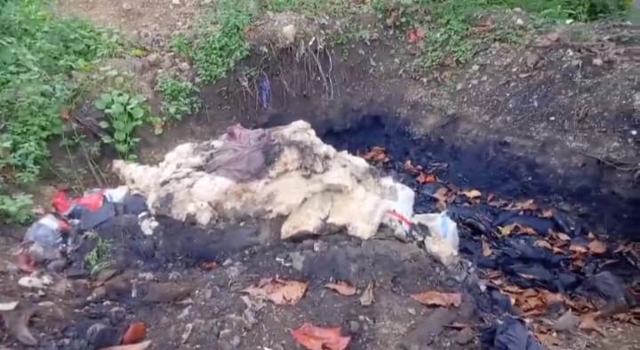 Diduga Dok Kapal Milik PT. Unggul Sejati Abadi. Membuang Limbah Beracun B3 Tidak Pada Tempatnya. Bitung Sulawesi Utara
