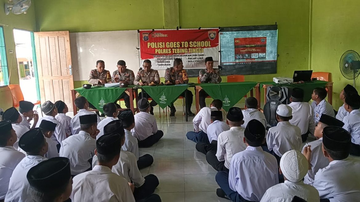 Police Goes To School, Kasat Binmas Polres Tebing Tinggi Berikan Binluh kepada Pelajar