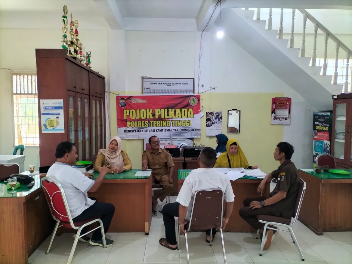 Pojok Pilkada, Polsek Padang Hulu Berikan Arahan di Kantor Lurah Pabatu