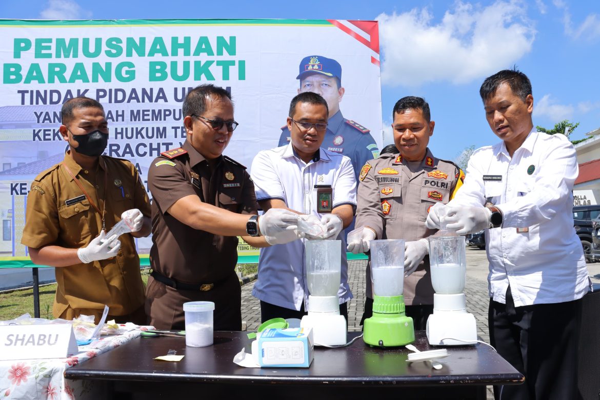 Kapolres AKBP Drs. Simon Paulus Sinulingga, S.H Hadiri Pemusnahan Barang Bukti di Kejaksaan Negeri Tebing Tinggi