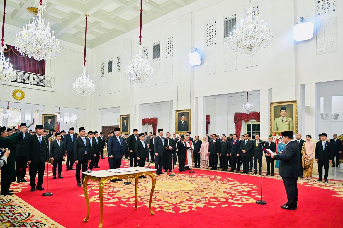 Presiden Prabowo Subianto Lantik Nusron Wahid sebagai Menteri ATR/Kepala BPN di Istana Negara