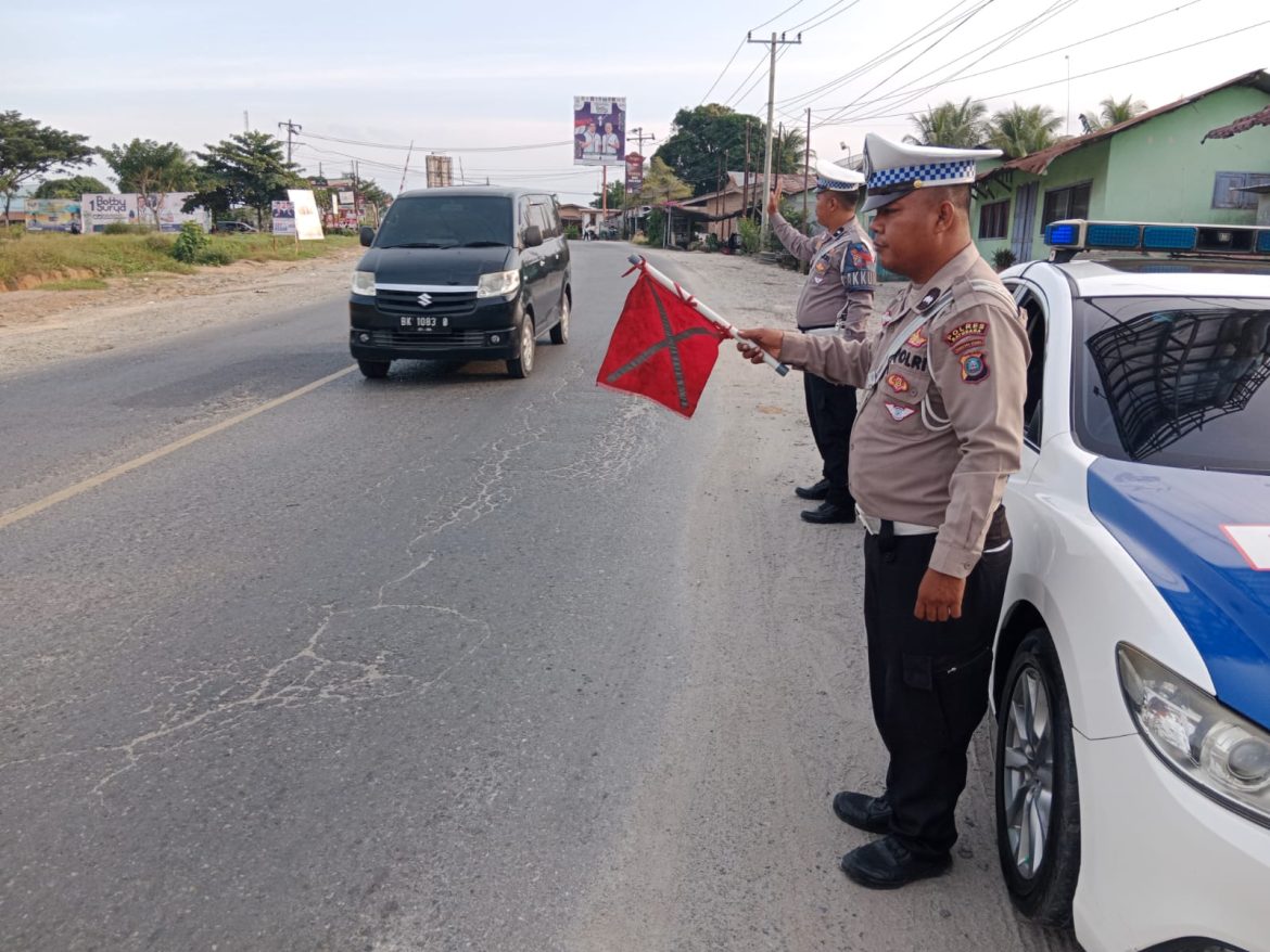Ops Zebra Toba 2024 Sat Lantas Polres Batu Bara Laksanakan Patroli Kibas Bendera