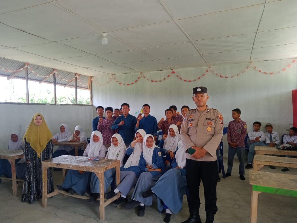 Sat Binmas Polres Batu Bara Police Goes to School Sampaikan Pesan Kamtibmas