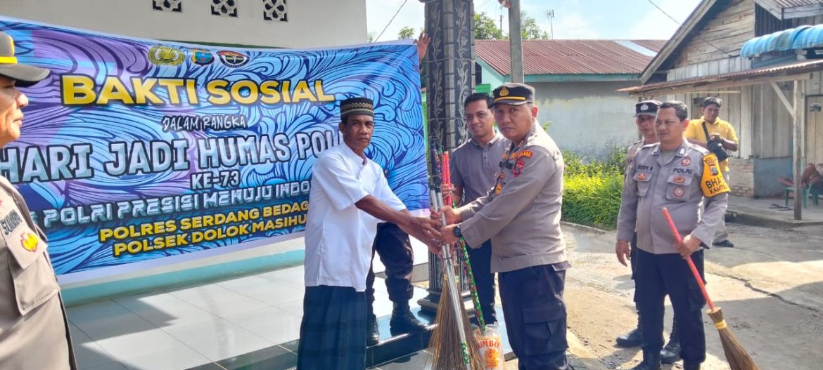 Kapolsek Dolok Masihul AKP Adolf Purba, S.H, M.H Gelar Bakti Sosial HUT Humas Polri Ke-73