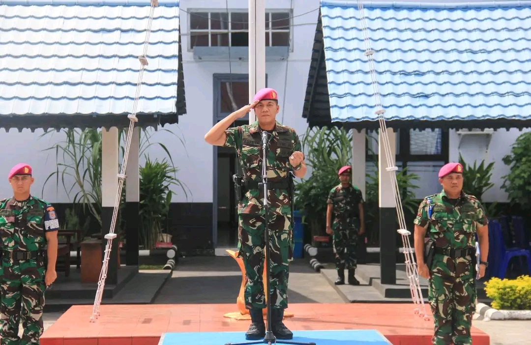 Jelang Pilkada Serentak tahun 2024, Komandan Yonmarhanlan VIII Laksanakan Apel Khusus dan Jam Komandan kepada Prajurit Petarung Bitung*