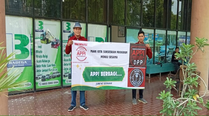 Asosiasi Pewarta Pers Indonesia (APPI) Gelar Program Peduli, Bagikan 300 Paket Makan Siang di Karawang