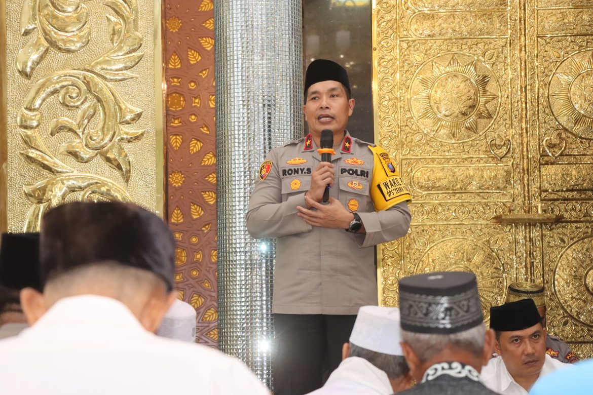 Wakapolda Sumut Didampingi Kapolres Batu Bara Jumat Curhat di Mesjid Al-Munawaroh