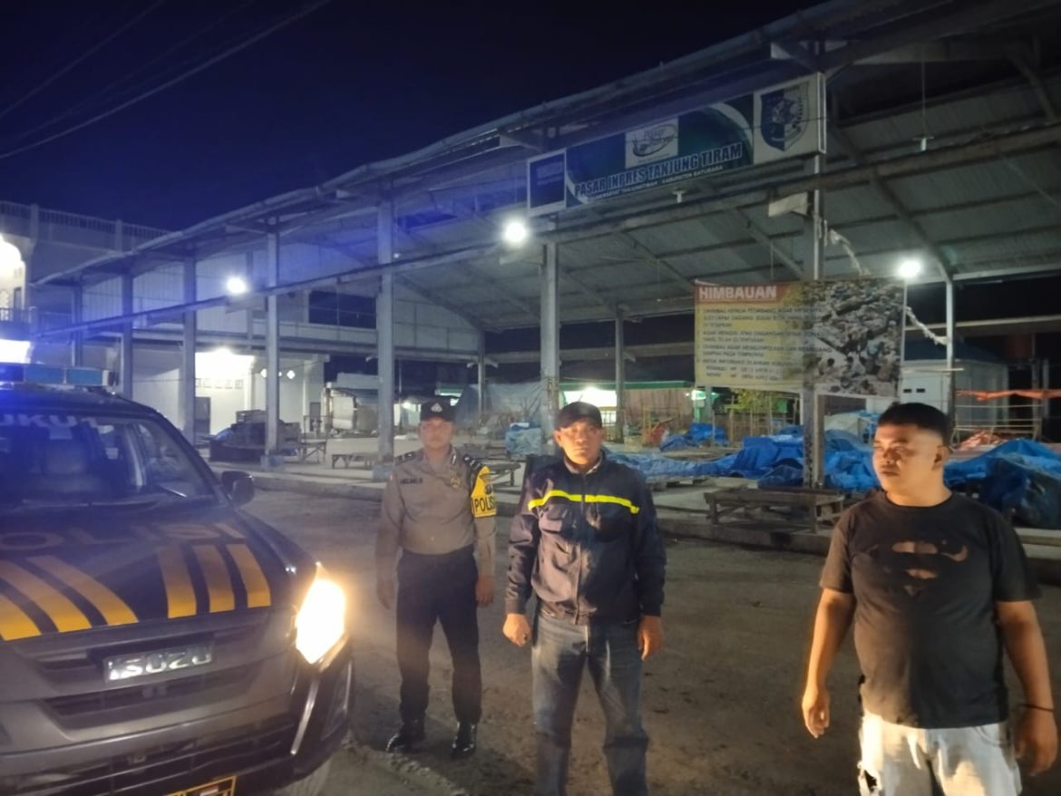 Antisipasi Kejahatan Jalanan, Polsek Labuhan Ruku Laksanakan Patroli Malam