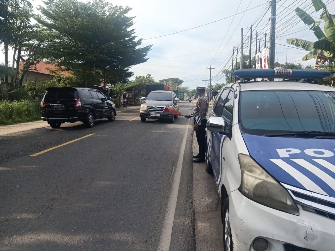 Sat Lantas Polres Batu Bara Patroli Kibas Bendera Dilokasi Rawan Macet