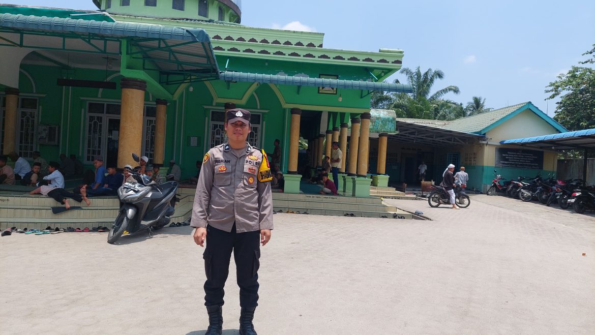 Polsek Lima Puluh Pam Ibadah Sholat Jumat