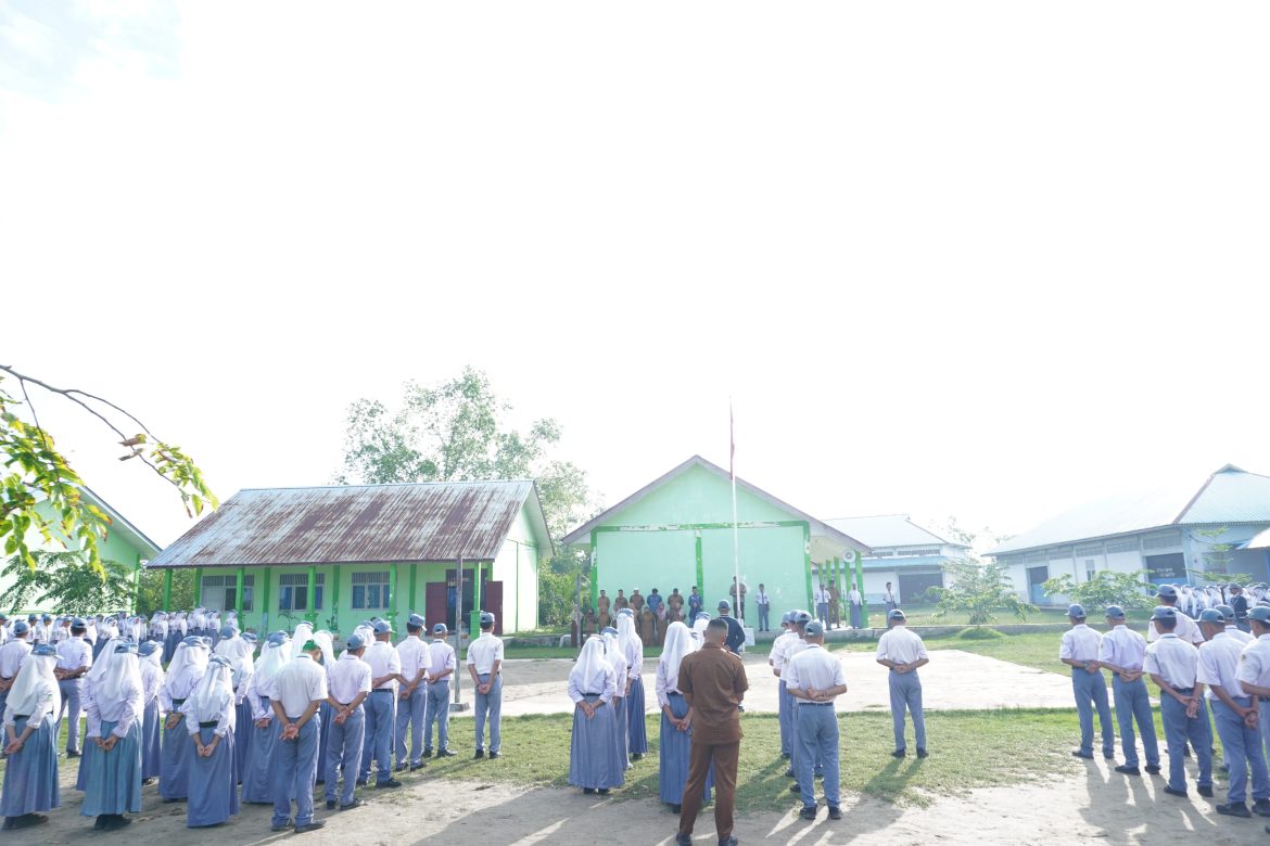 Polsek Labuhan Ruku Laksanakan Police Goes to School Lewat Upacara Bendera