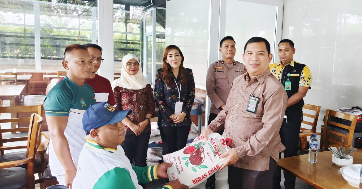 Pengadilan Negeri Sei Rampah Peduli Atlit Disabilitas, Berikan Tali Asih di Jericho Stable