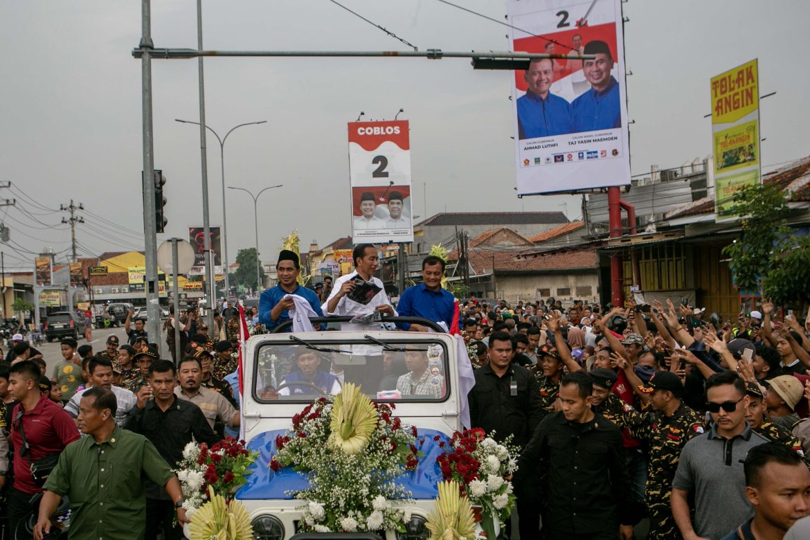 Warga Purwokerto Antusias Sambut Kedatangan Joko Widodo Beserta Cagub Jatenh Luthfi-Yasin