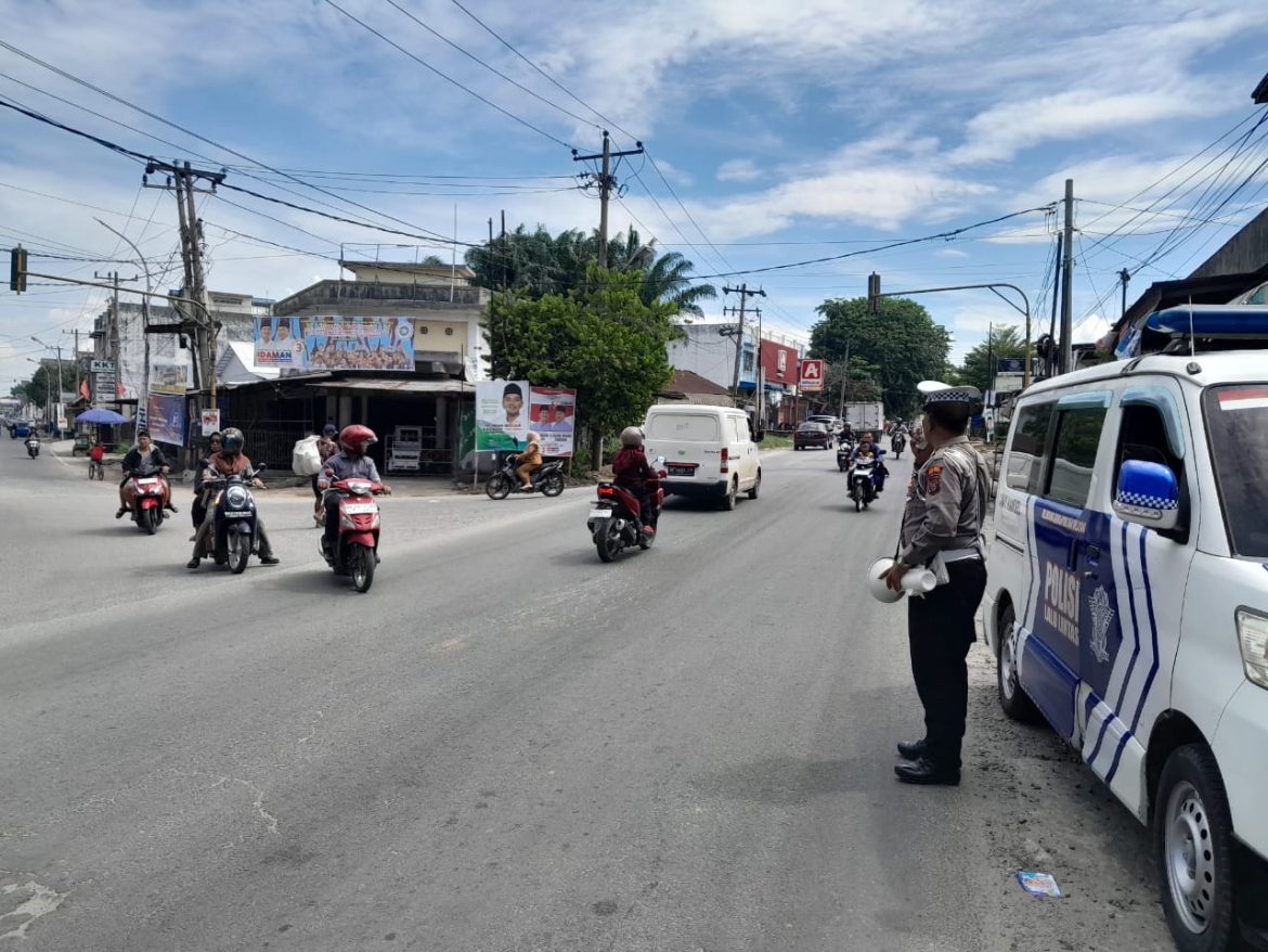 Tingkatkan Kesadaran Berlalulintas, Polres Tebing Tinggi Edukasi Pengguna Jalan