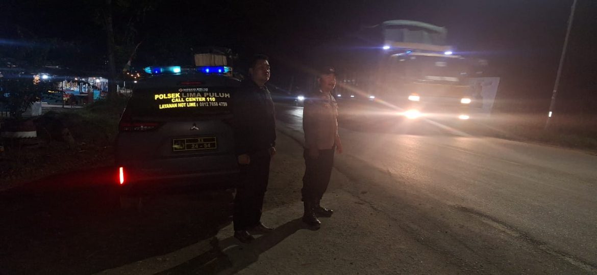 Personil Polsek Lima Puluh Patroli Mobile Cegah Kejahatan Jalanan