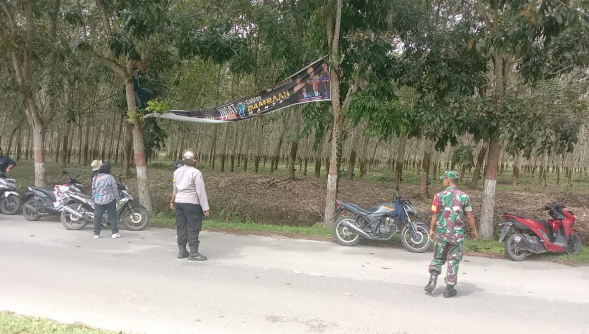 Masuki Masa Tenang, Polsek Sipispis Dampingi Panwascam Tertibkan APK