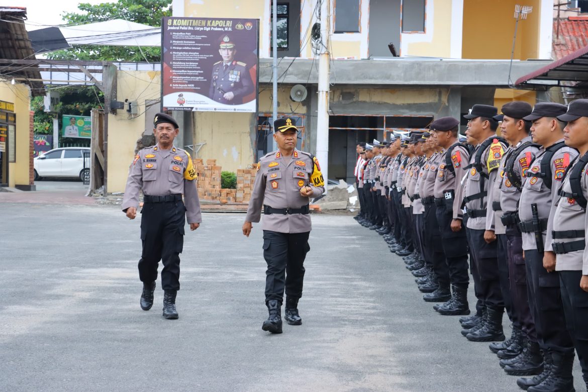 Kapolres Tebing Tinggi AKBP Drs. Simon Paulus Sinulingga, S.H. Pimpin Apel Pergeseran Pasukan Pengamanan TPS