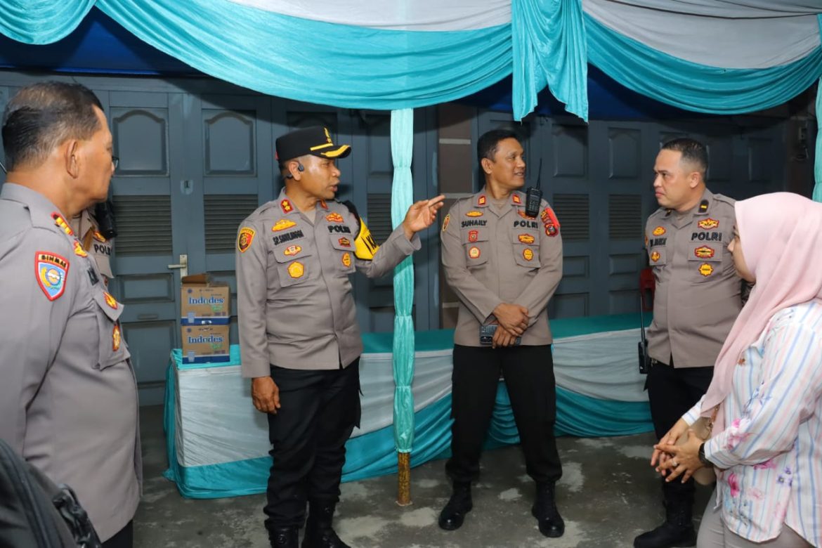 Kapolres Tebing Tinggi AKBP Drs. Simon Paulus Sinulingga, S.H Cek TPS Jelang Pilkada 2024