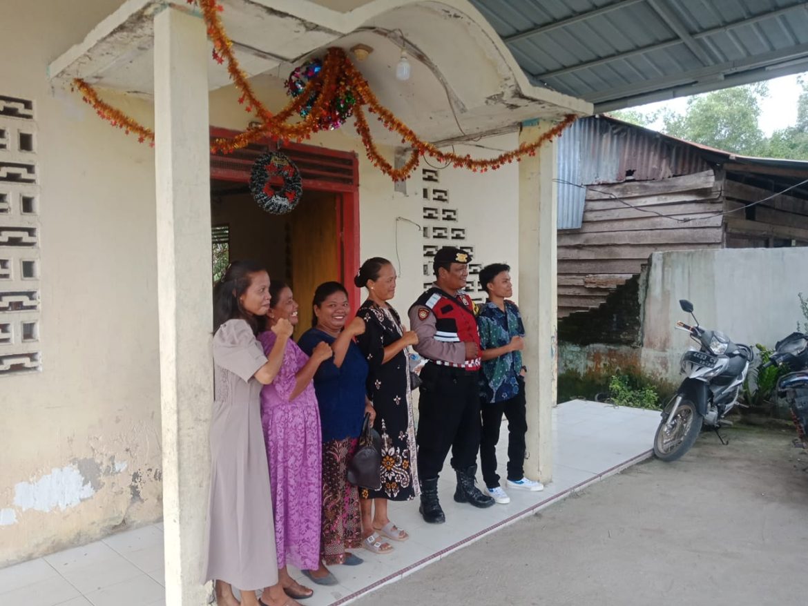 Polsek Medang Deras Pengamanan Ibadah Minggu dan Beri Bantuan Sembako