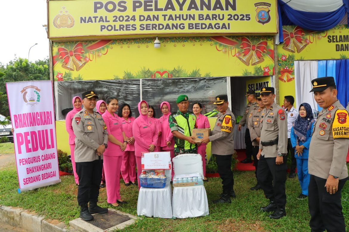 Kapolres Sergai beserta Ketua Cabang Bhayangkari Kunjungan Pos Yan dan Pos Pam Nataru