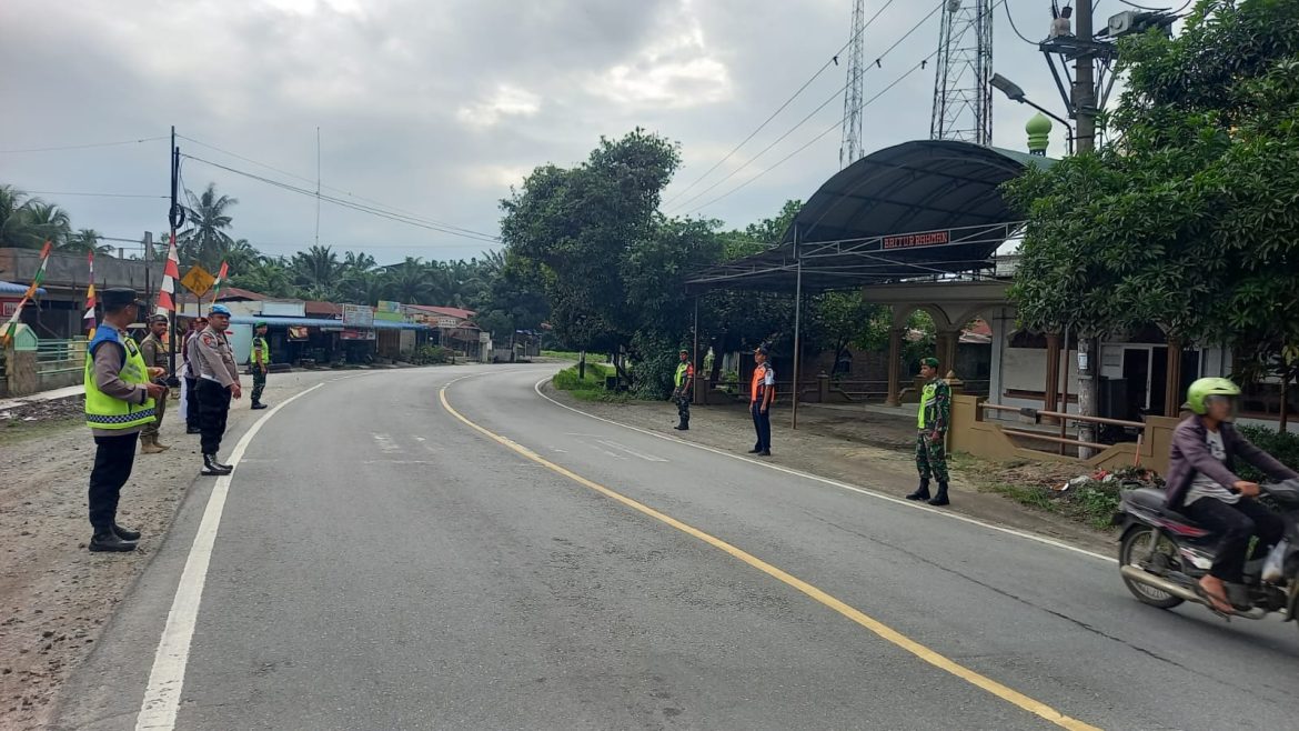 Pengamanan Natal 2024, Personel Pospam Simpang Binjai Polres Tebing Tinggi Laksanakan Gatur Lalin