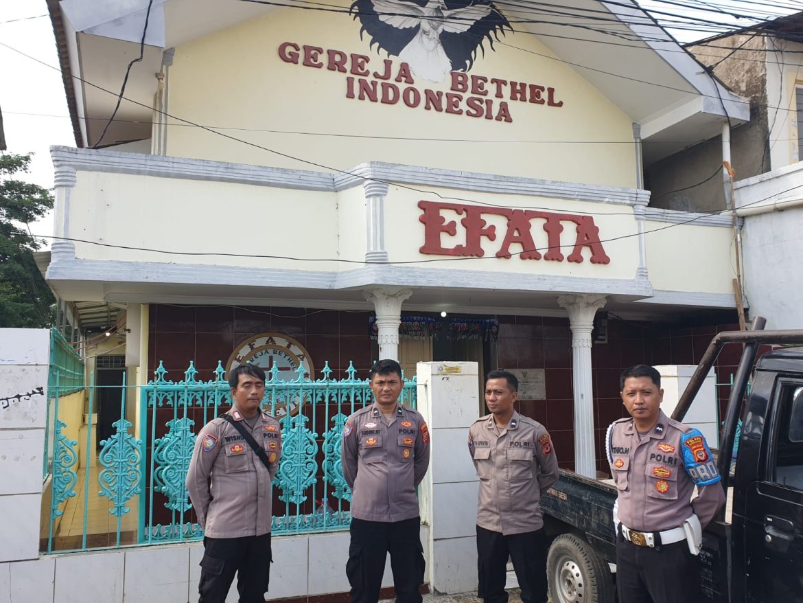Kapolsek Haurgeulis Pimpin Patroli Strong Point, Pastikan Keamanan Tempat Ibadah