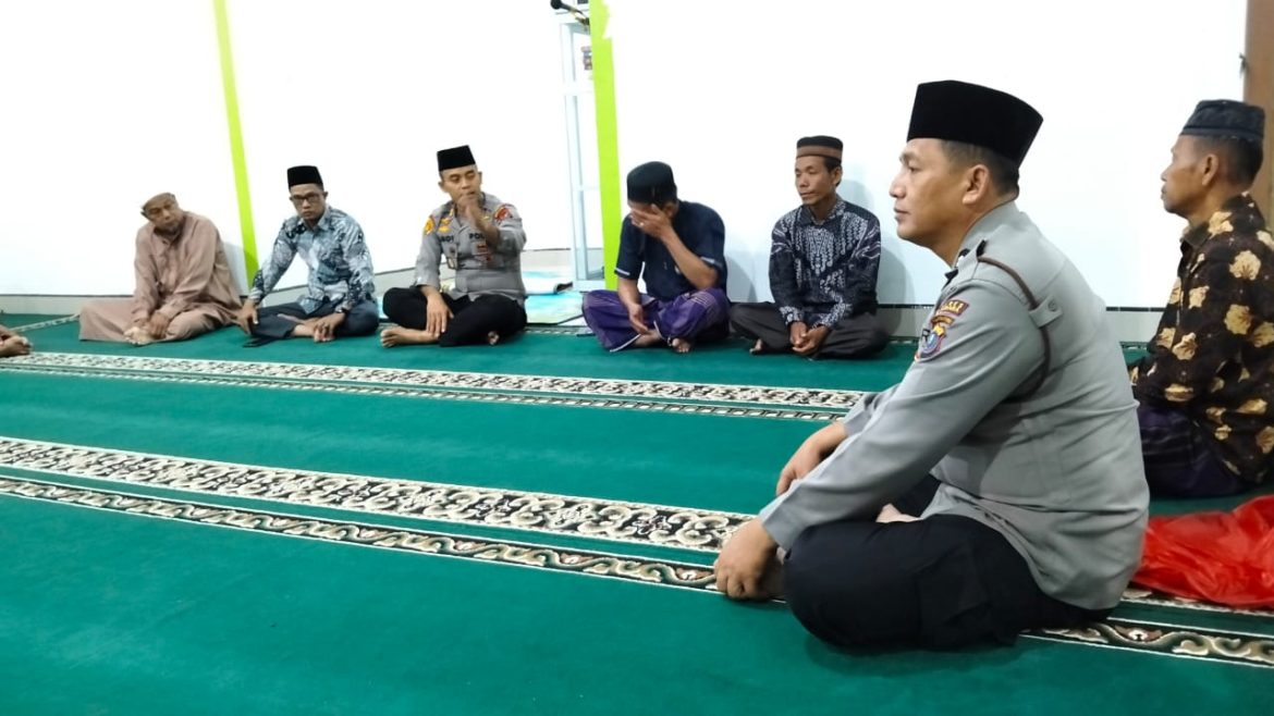 Lewat Sholat Subuh Berjamah Kapolsek Medang Deras AKP Abdi Tansar, S.H, M.H Perkuat Cooling System
