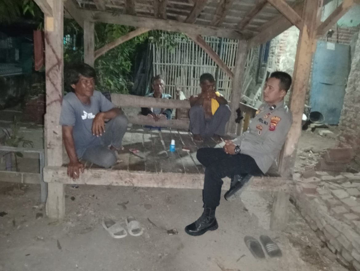 Jaga Kondusifitas Pasca Pilkada, Bhabinkamtibmas Polsek Anjatan Gelar Sambang Warga
