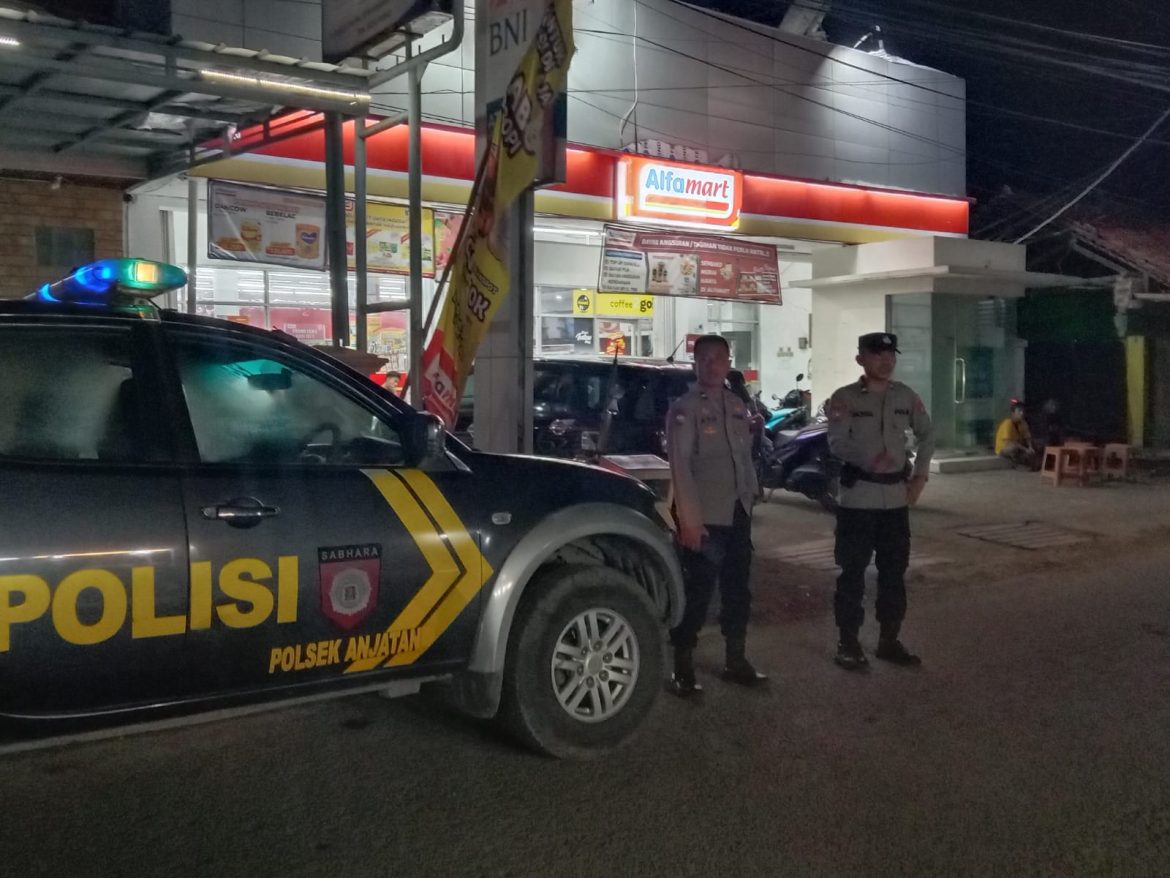 Jaga Keamanan Libur Nataru, Polsek Anjatan Gelar Patroli Strong Point