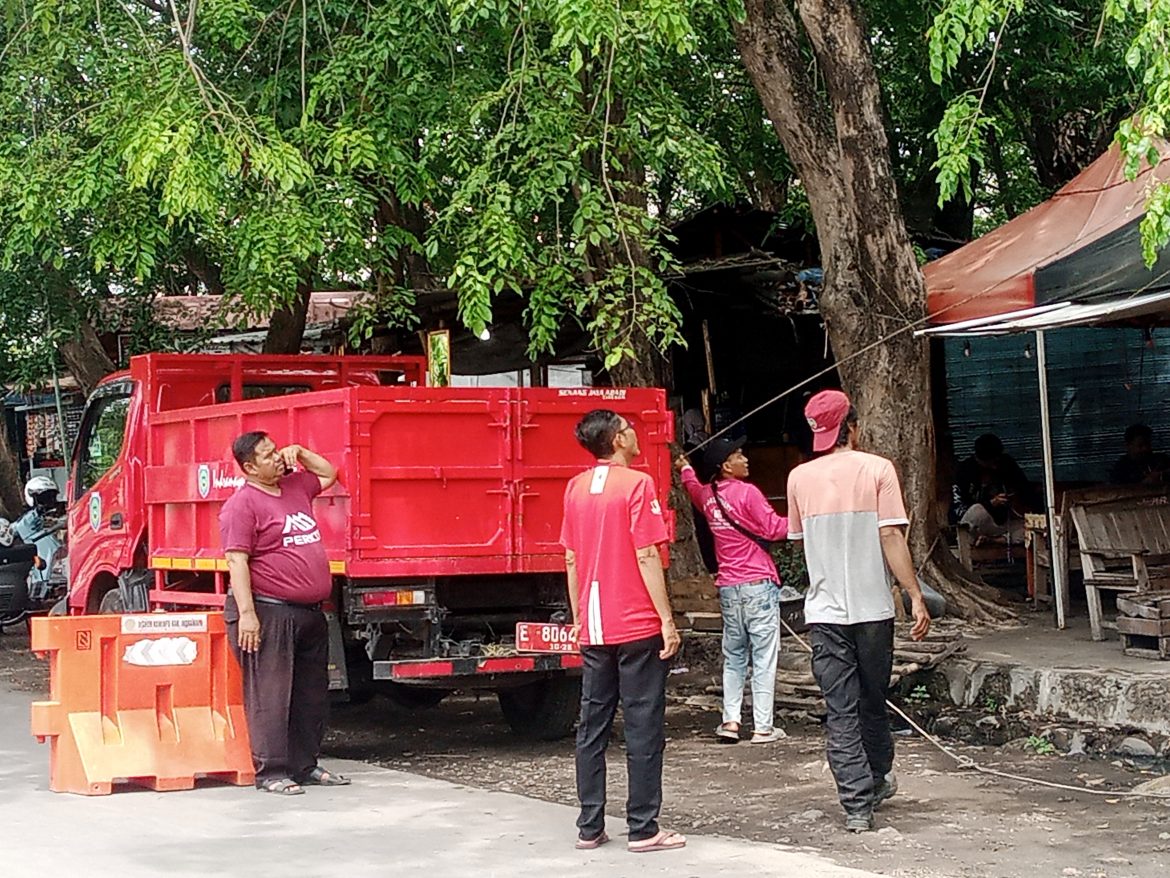 Dinas Perumahan, Kawasan Permukiman, dan Pertanahan (Diskimrum) Gerak Cepat Tanggapi Aduan Masyarakat Terkait Pohon yang Rapuh
