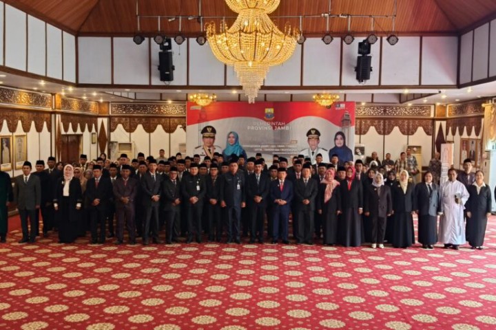 Gubernur Jambi Al Haris Melantik 83 Kepala SMA, SMK Dan SLB Di Auditorium Rumdis Gubernur