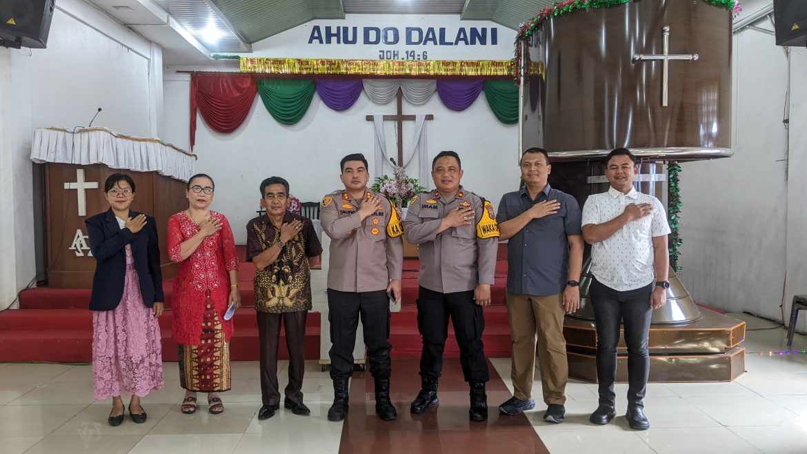 Kapolres Batu Bara Cek Pengamanan Gereja dalam Ibadah Tahun Baru 2025