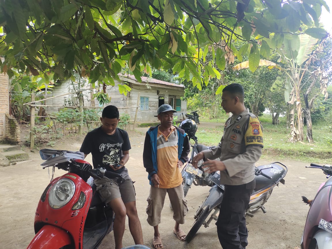 Sambang Desa Mainu Tengah, Bhabinkamtibmas Polsek Dolok Merawan Sampaikan Pesan Kamtibmas