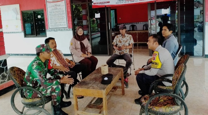 Silaturahmi Polsek Arahan dan Babinsa, Bahas Keamanan