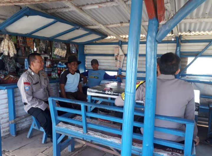 Duduk Bareng Warga, Polsek Tukdana Sampaikan Pesan Kamtibmas