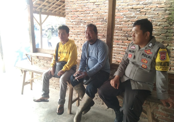 Silaturahmi Kamtibmas, Polsek Gantar Jalin Komunikasi Dengan Masyarakat