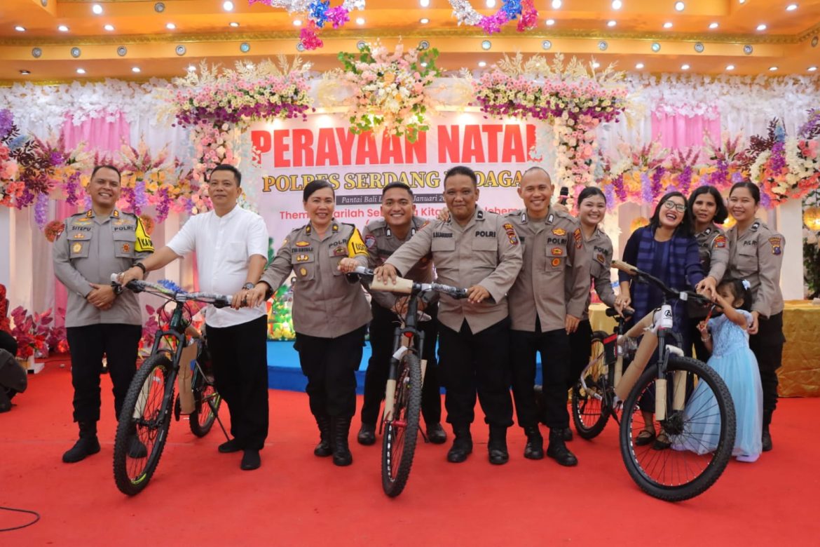Polres Sergai Rayakan Natal bersama Purnawirawan dan Warakawuri