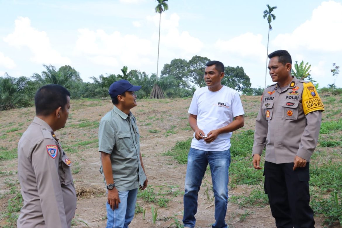 Polres Tebing Tinggi Tinjau Lahan Penanaman Jagung Serentak