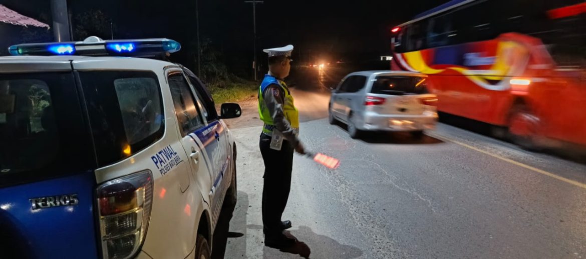 Sat Lantas Polres Batu Bara Laksanakan Patroli Blue Light