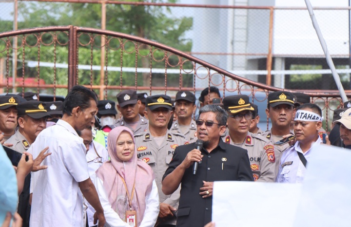 Polres Indramayu Pastikan Aksi Damai Guru Honorer Berjalan Kondusif