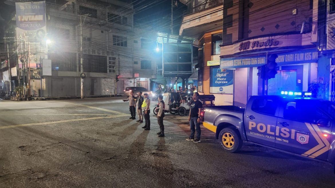 Polres Tebing Tinggi Tingkatkan Keamanan Melalui Patroli Malam Hari