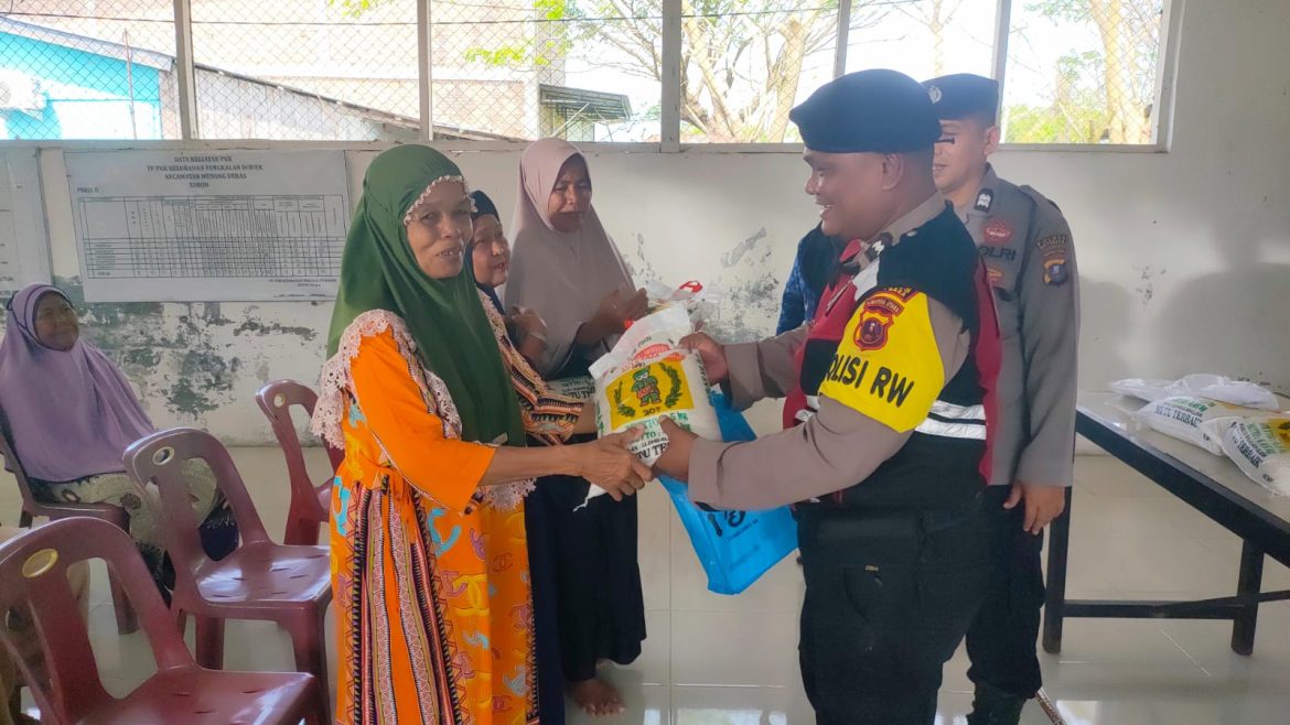 Jumat Berkah dan Cooling System, Kapolsek Medang Deras AKP Abdi Tansar, S.H, M.H Berbagi Sembako
